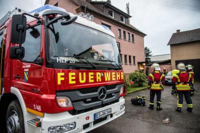 Aichwald-Schanbach: Mann raeuchert im Keller Wuerstchen und sorgt so fuer Grosseinsatz - 2 Verletzte
